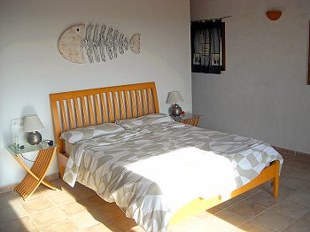 Schlafzimmer mit Doppelbett