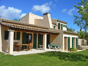 Finca mit Terrasse