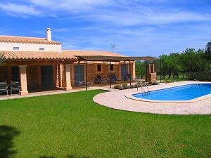 Ferienhaus für 6 Personen mit Pool Ferienhaus für 6 Personen mit Pool