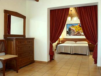 Schlafzimmer mit Doppelbett Schlafzimmer mit Doppelbett