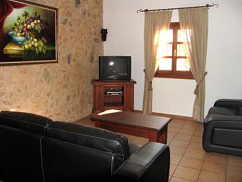 Wohnraum mit SAT-TV Wohnraum mit SAT-TV
