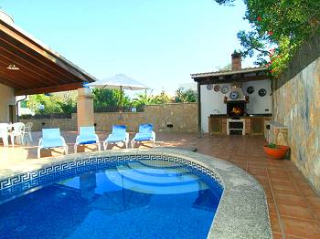 Pool und Grillecke