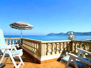 Ferienhaus mit Sonnenterrasse und fantastischem Meerblick
