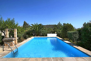 Pool mit Blick in den Garten Pool mit Blick in den Garten