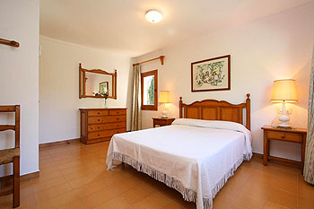 Schlafzimmer mit Doppelbett Schlafzimmer mit Doppelbett