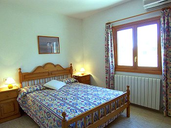Schlafzimmer mit Klimaanlage Schlafzimmer mit Klimaanlage