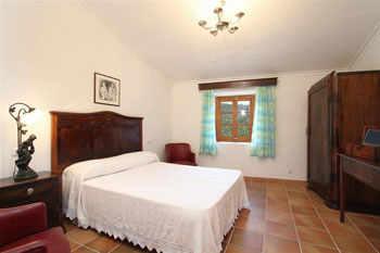 Schlafzimmer mit Doppelbett Schlafzimmer mit Doppelbett