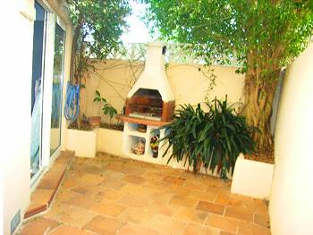 Terrasse mit Außengrill Terrasse mit Außengrill