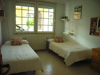 Schlafzimmer mit zwei Einzelbetten Schlafzimmer mit zwei Einzelbetten