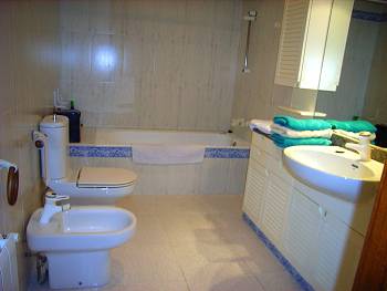 Bad mit Badewanne, Bidet und WC Bad mit Badewanne, Bidet und WC