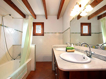 Badezimmer mit Wanne