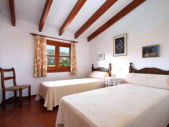 Schlafzimmer mit getrennten Betten