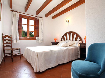 Schlafzimmer mit Doppelbett