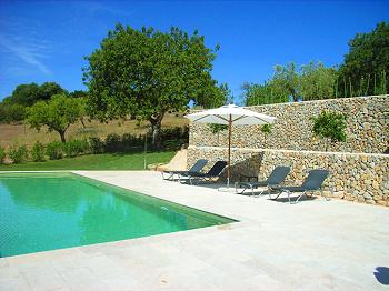 Natursteinhaus mit Pool Natursteinhaus mit Pool