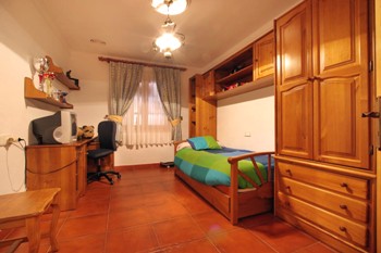 Kinderzimmer mit Ausziehbett Kinderzimmer mit Ausziehbett