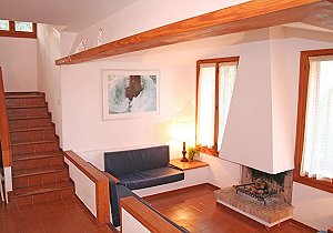 Wohnraum mit Kamin Wohnraum mit Kamin