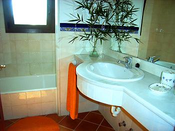 Bad mit Badewanne Bad mit Badewanne