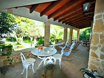 Große überdachte Terrasse Große überdachte Terrasse