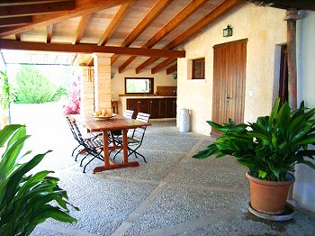 Überdachte Terrasse