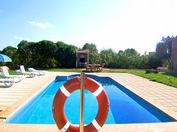 Pool und Sonnenterrasse