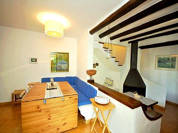 Wohn- und Esszimmer mit Kamin