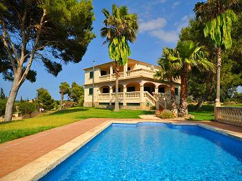 Strandnahes Ferienhaus mit Pool