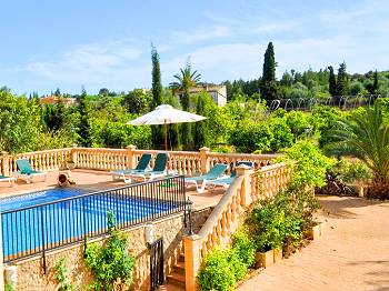 Ferienhaus mit eingezäuntem Pool