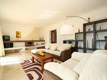 Wohnzimmer mit Kamin Wohnzimmer mit Kamin