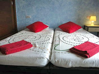 Schlafzimmer mit 2 Einzelbetten