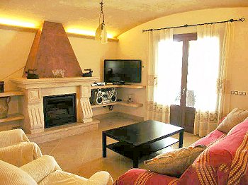 Wohnzimmer mit Kamin