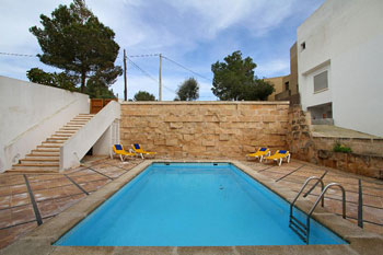 Pool und Innenhof