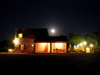 Finca bei Nacht