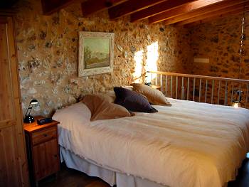 Doppelbett auf der Empore