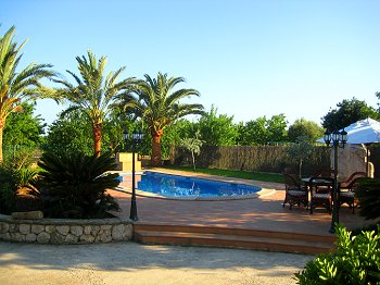 Pool und Sonnenterrasse Pool und Sonnenterrasse