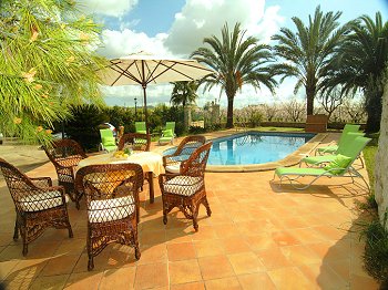 Ferienhaus mit Pool für 6-8 Personen Ferienhaus mit Pool für 6-8 Personen