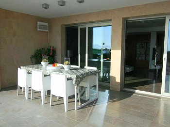 Überdachte Terrasse