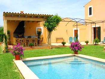 Ferienhaus mit Pool und Klimaanlage Ferienhaus mit Pool und Klimaanlage