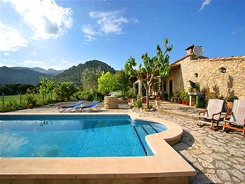 Pool und Sonnenterrasse Pool und Sonnenterrasse