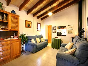 Wohn- und Esszimmer mit Couchgarnitur Wohn- und Esszimmer mit Couchgarnitur