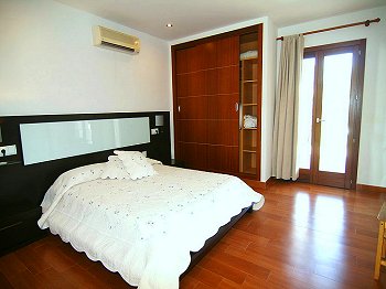 Schlafzimmer mit Klimaanlage