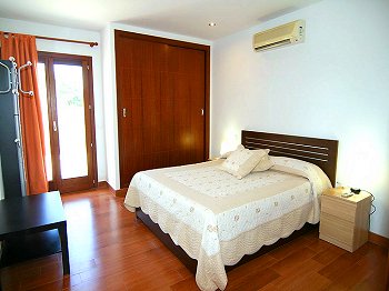 Schlafzimmer mit Klimaanlage