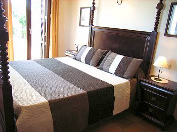 Schlafzimmer mit Doppelbett Schlafzimmer mit Doppelbett