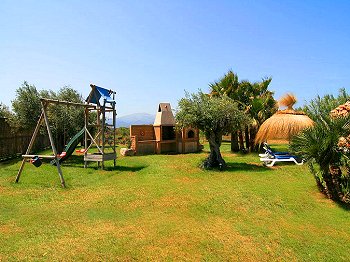 Grill und Kinderspielplatz Grill und Kinderspielplatz