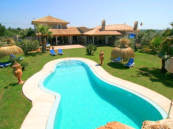 Landhaus mit Pool und Klimaanlage Landhaus mit Pool und Klimaanlage