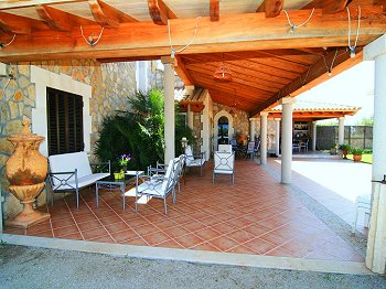 Große überdachte Terrasse Große überdachte Terrasse
