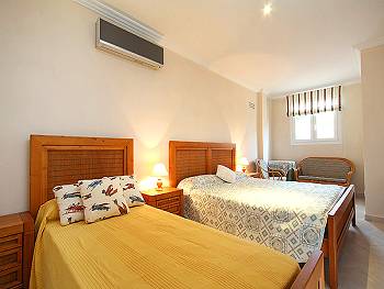 Schlafzimmer mit zwei Einzelbetten Schlafzimmer mit zwei Einzelbetten