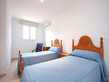 Schlafzimmer mit zwei Einzelbetten Schlafzimmer mit zwei Einzelbetten