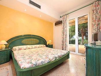 Schlafzimmer mit Doppelbett Schlafzimmer mit Doppelbett