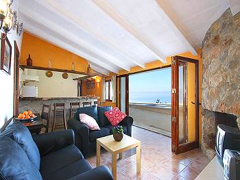 Wohnzimmer mit Zugang zur Terrasse Wohnzimmer mit Zugang zur Terrasse