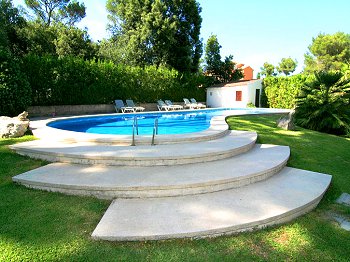 Garten und großer Pool Garten und großer Pool